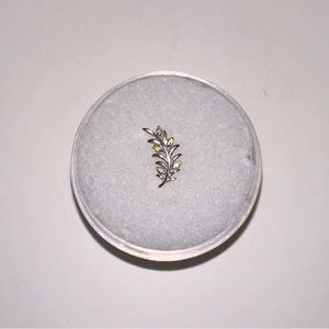 JUNIPURR 14k SOLID WHITE GOLD OLIVE BRANCH *peridot CZ